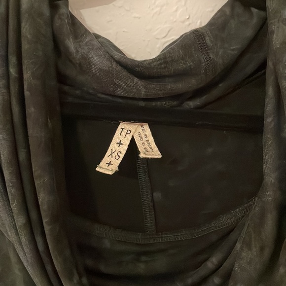 Free people cowl neck top - Picture 3 of 3